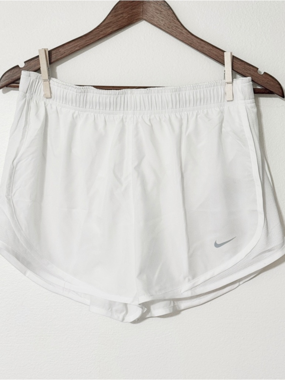 Nike Women's White Athletic Dri-FIT Shorts medium NWT